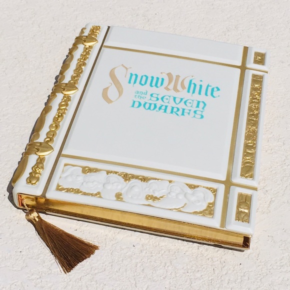 ✨ New Disney Parks Snow White and the Seven Dwarfs Storybook Journal ✨ - Picture 6 of 16